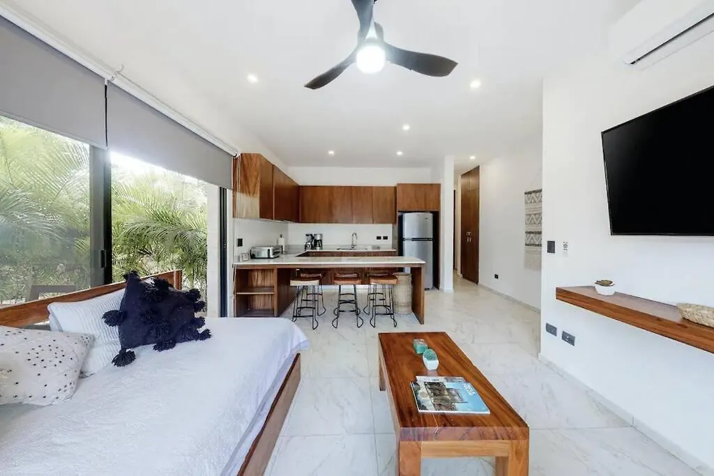 Contemporary Poolside Condo, Wi-Fi - Paraiso Kaanal 101 Tulum